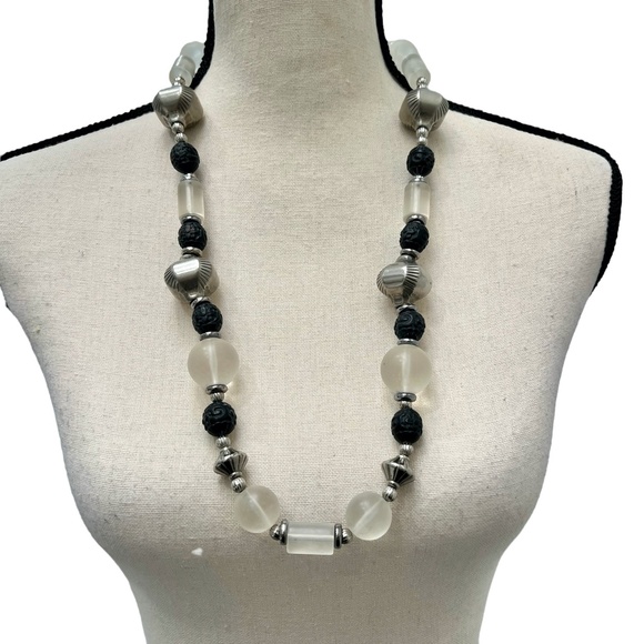 VINTAGE CHUNKY CLEAR, BLACK & SILVER TONE BEADS STATEMENT NECKLACE - Picture 6 of 16